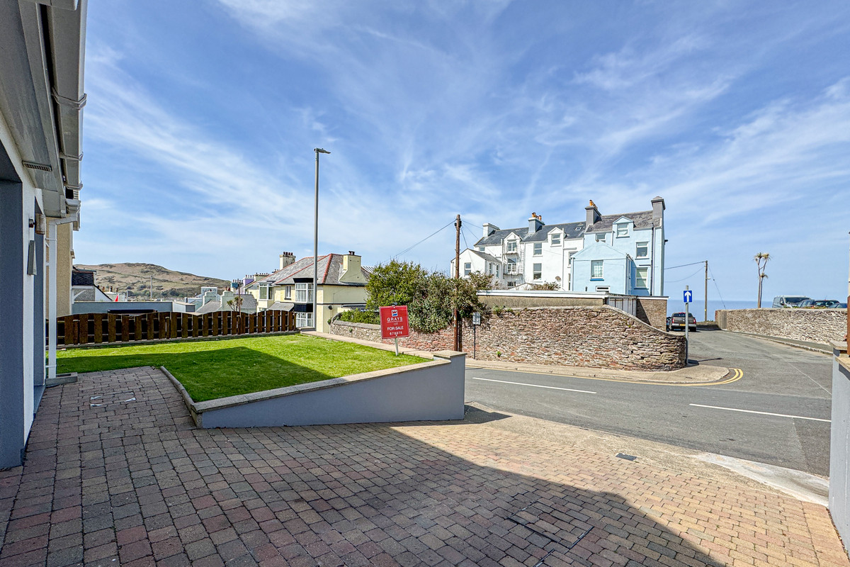 Peveril Road, Isle Of Man, IM5 1, Peel. — Photo 2 of 38