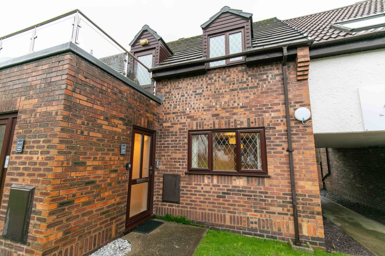 113, Saddle Mews, Isle of Man, IM2 1HU, Douglas. — Photo 1 of 12