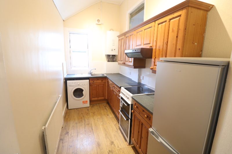 Hawarden Avenue, Douglas IM1 4BS. — Photo 3 of 13