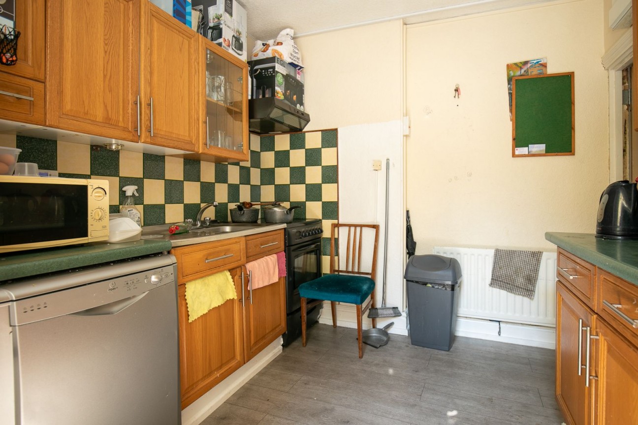 Flat 1, 1-2, Woodville Terrace, Douglas, IM2 4HA. — Photo 5 of 22