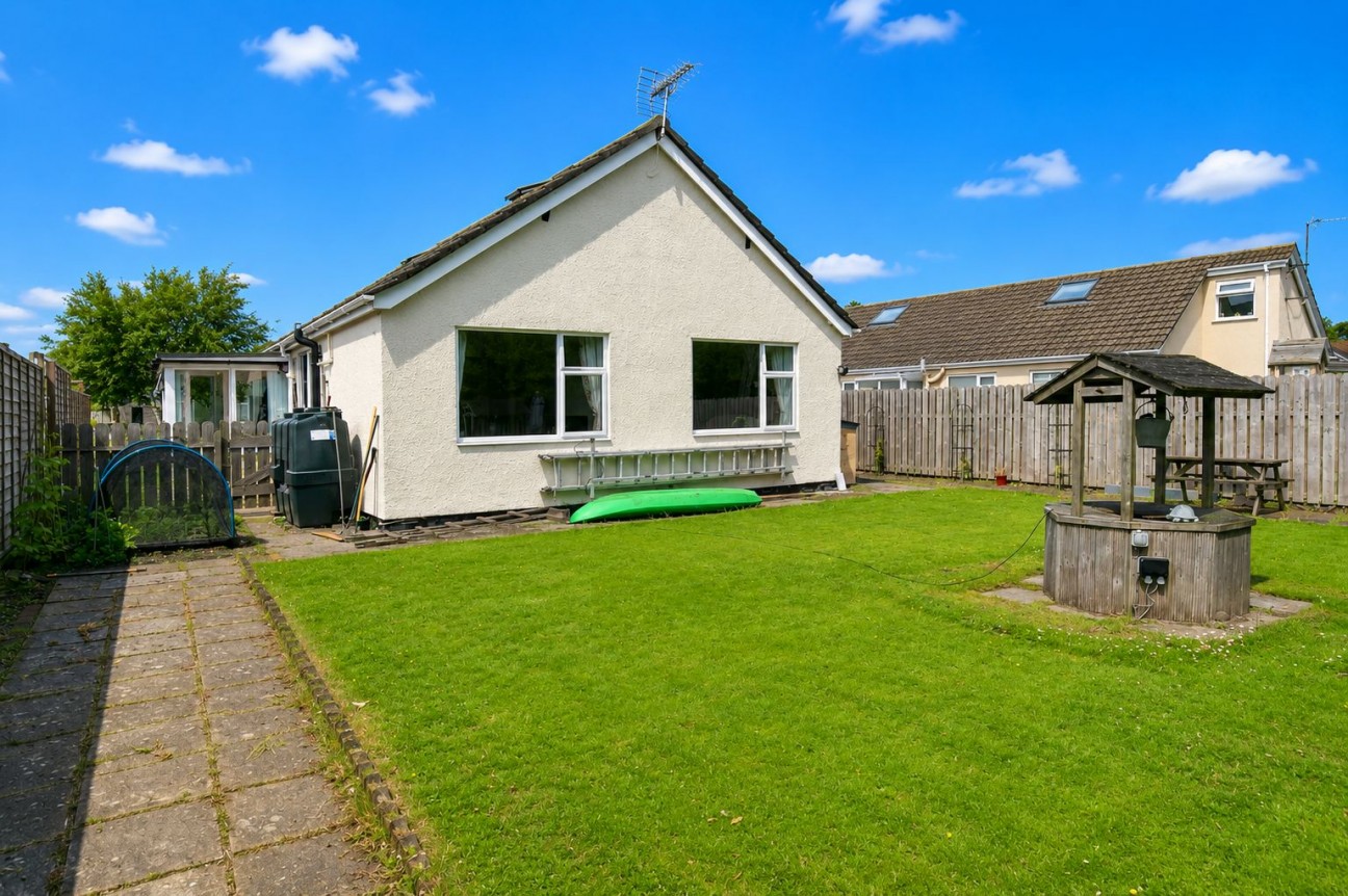 15, Rheast Mooar Close, Ramsey, IM8 3LT. — Photo 2 of 27