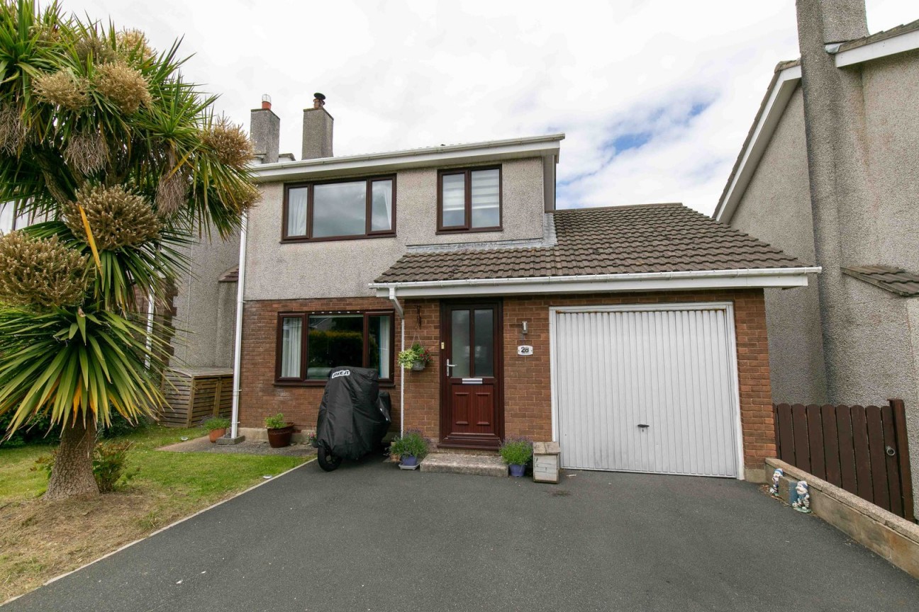 28, Harcroft Avenue, Douglas, IM2 1PD. — Photo 1 of 24