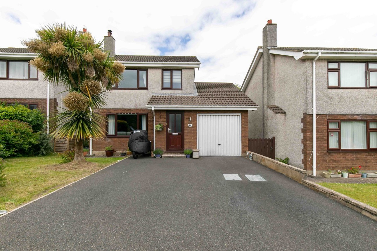28, Harcroft Avenue, Douglas, IM2 1PD. — Photo 2 of 24