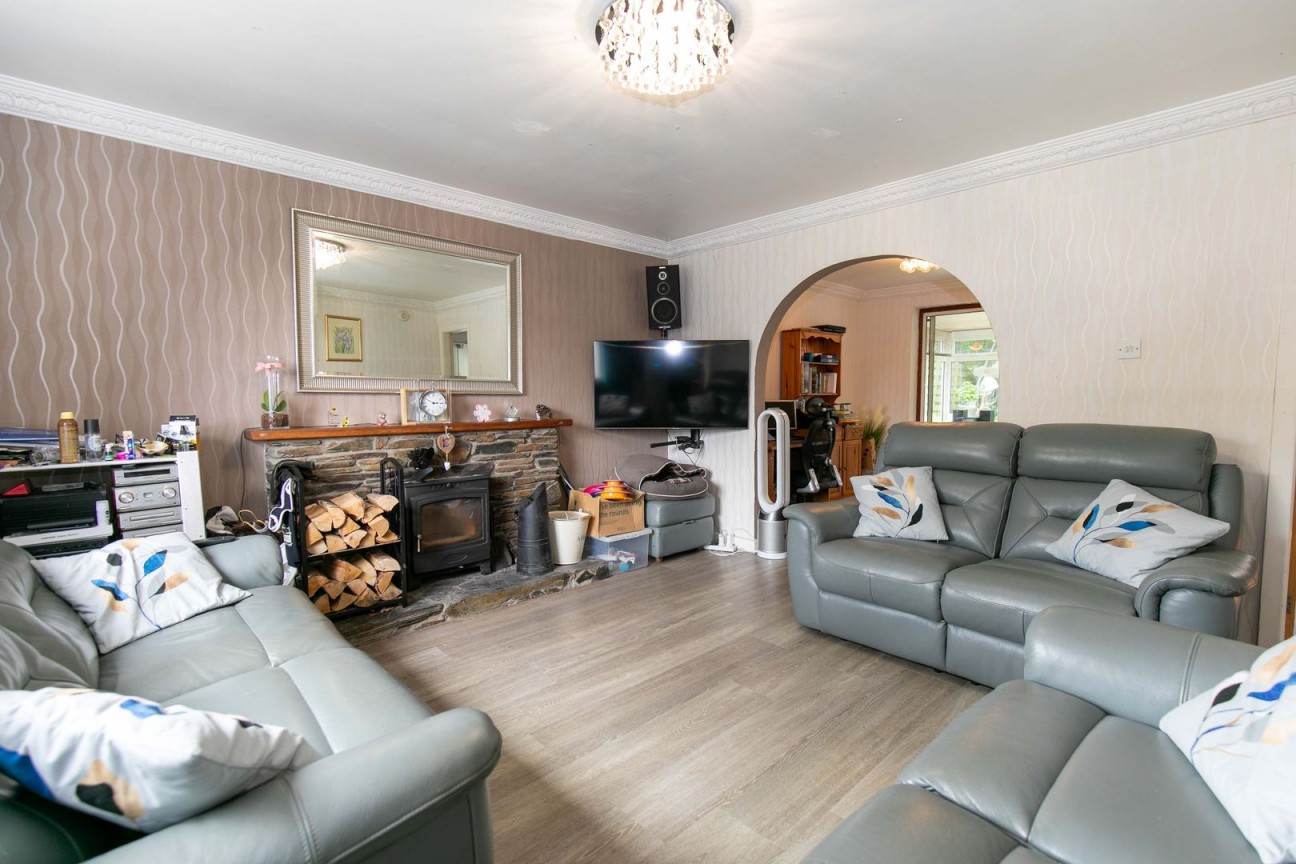 28, Harcroft Avenue, Douglas, IM2 1PD. — Photo 3 of 24