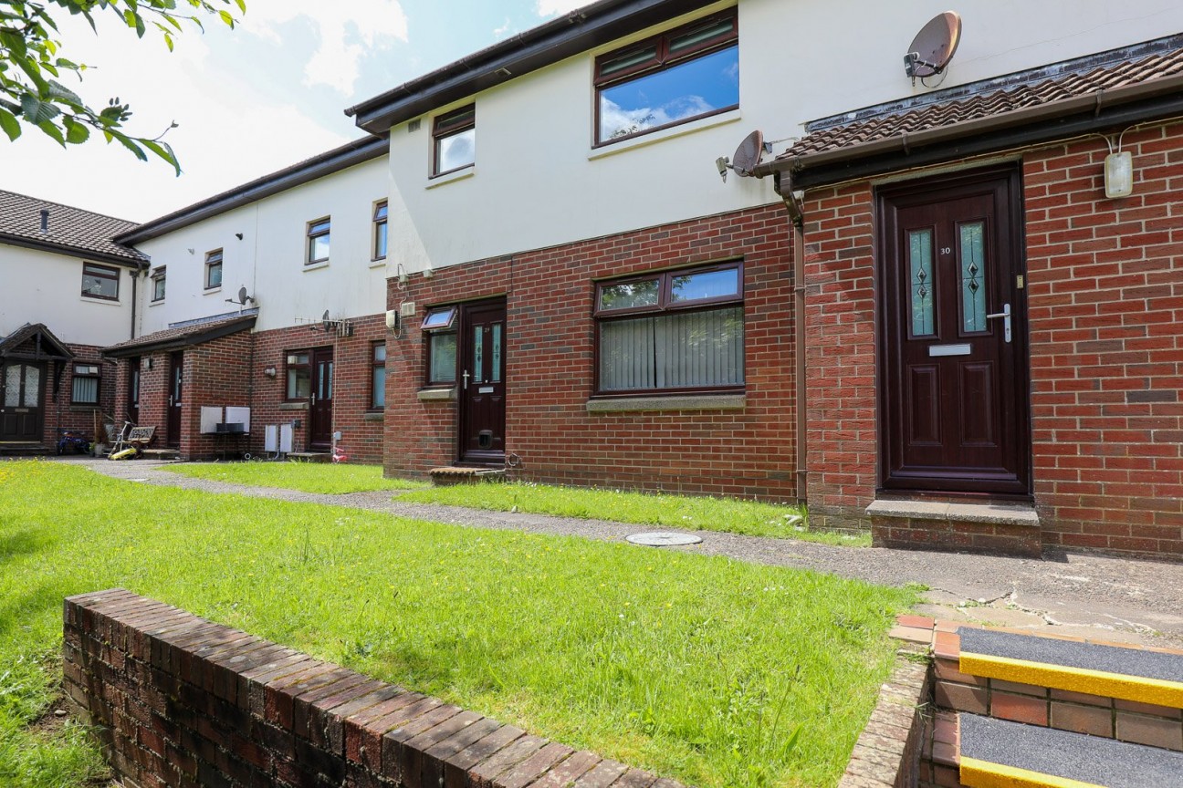 30, Stevenson Court, Douglas, IM2 2FA. — Photo 1 of 15