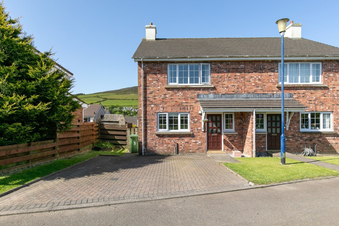 5, Sprucewood Close, Foxdale, IM4 3JT. — Photo 1 of 22