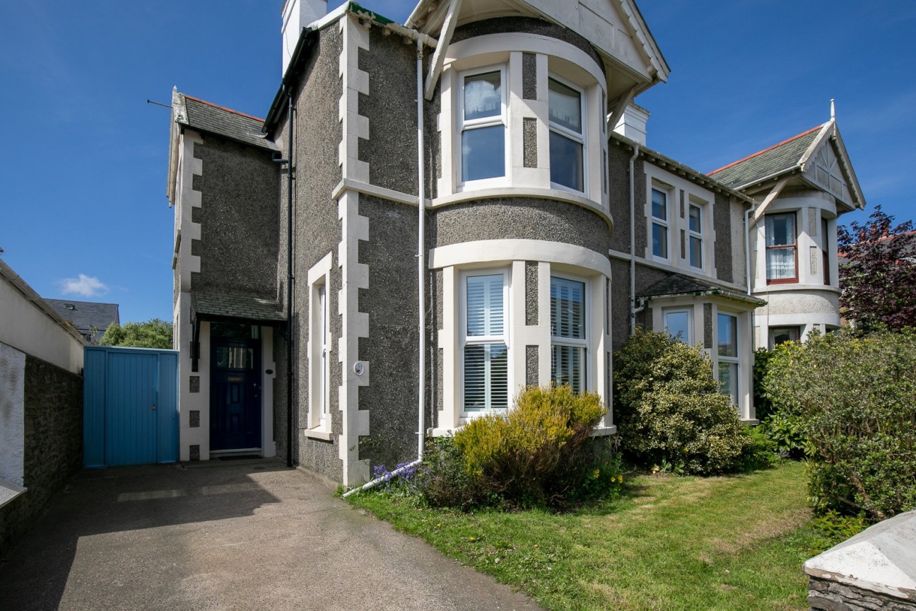 17, Selborne Drive, Douglas, IM2 3LR. — Photo 1 of 30