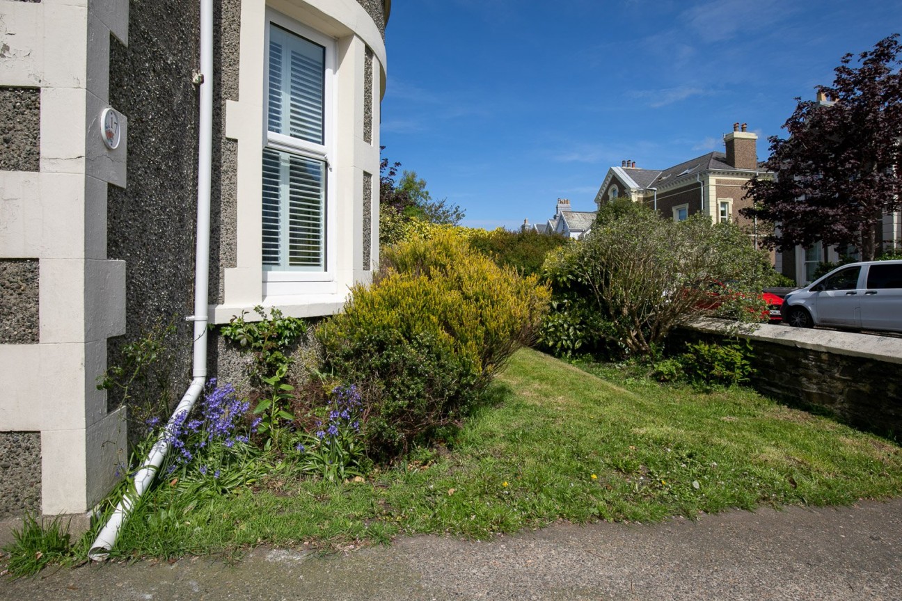 17, Selborne Drive, Douglas, IM2 3LR. — Photo 3 of 30