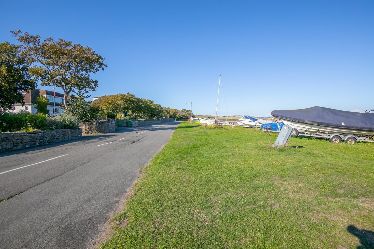Beachway, Derbyhaven, Isle of Man, IM9 1TS, Castletown. — Photo 2 of 37