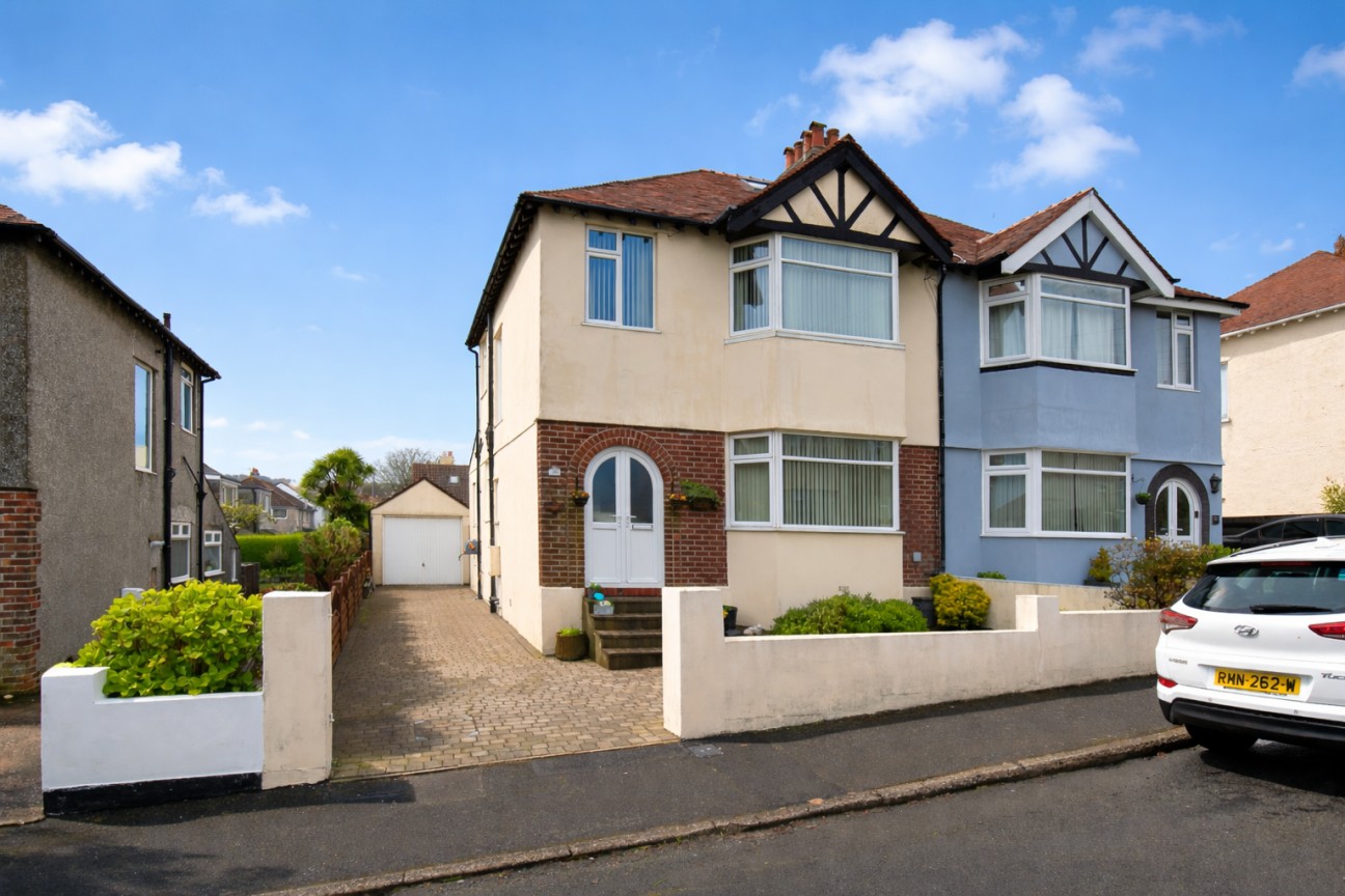29, Sunningdale Drive, Onchan, IM3 1EL. — Photo 1 of 32