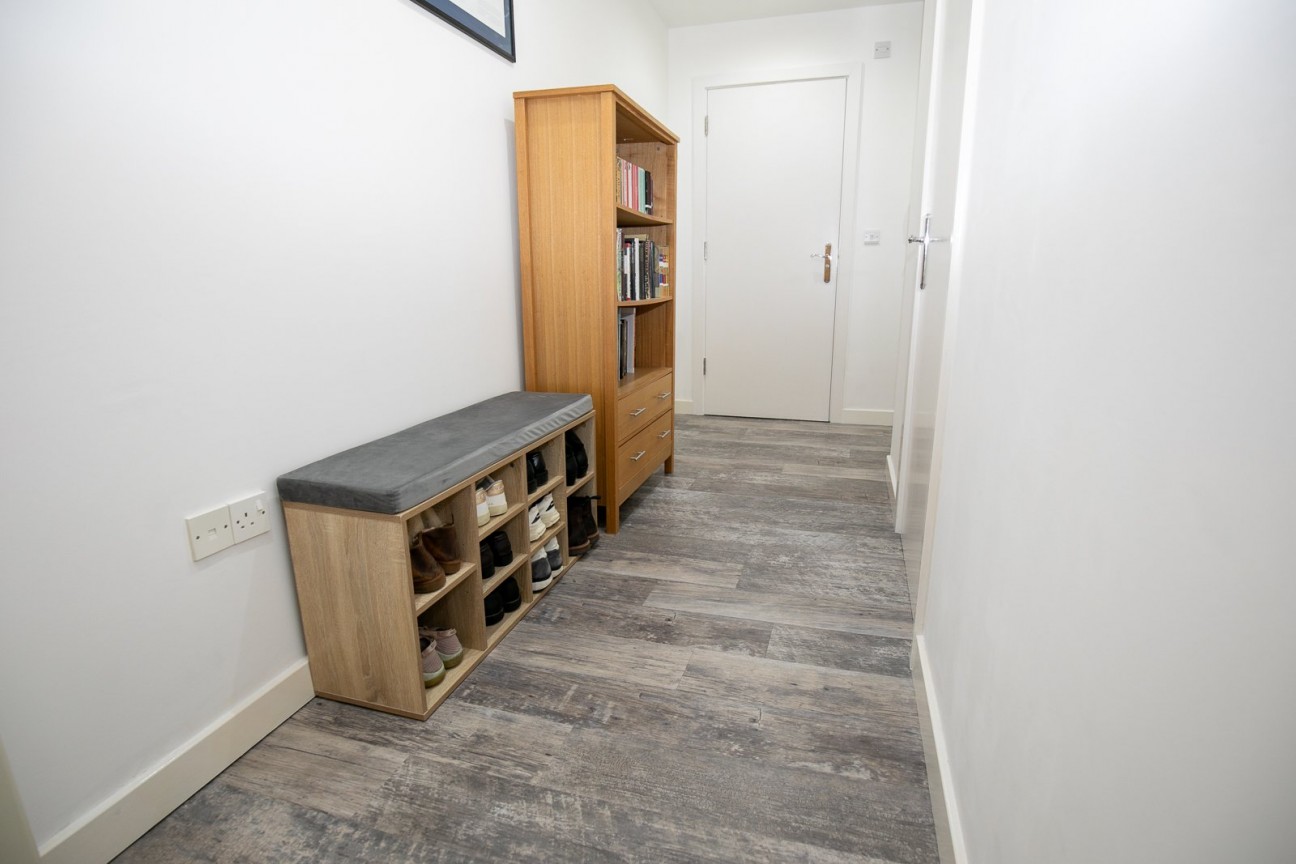 8 Queens Apartments, Palace Terrace, Douglas, IM2 4NX. — Photo 3 of 13