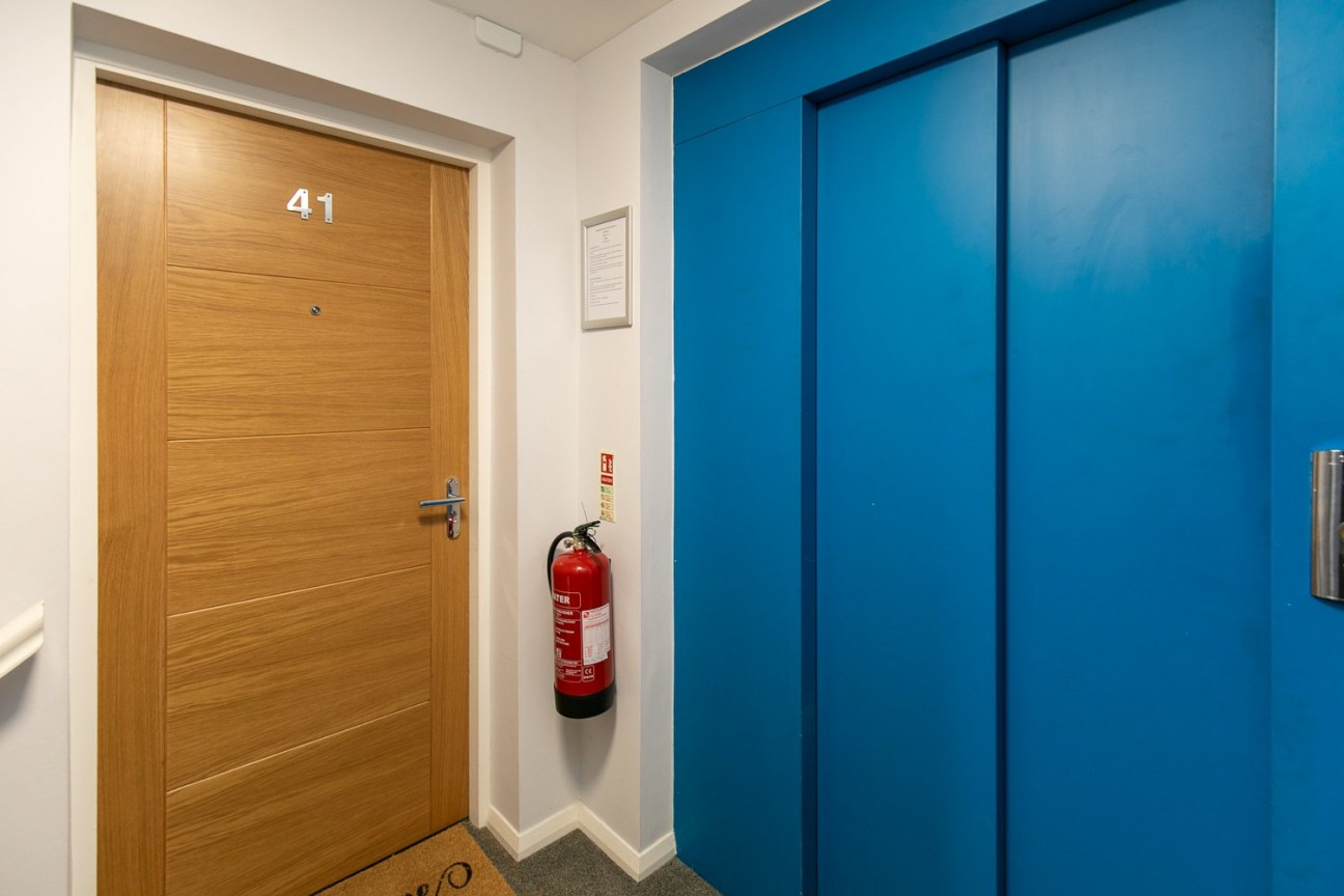 41 Piccadilly Court, Queens Promenade, IM2 4NS, Douglas. — Photo 4 of 24