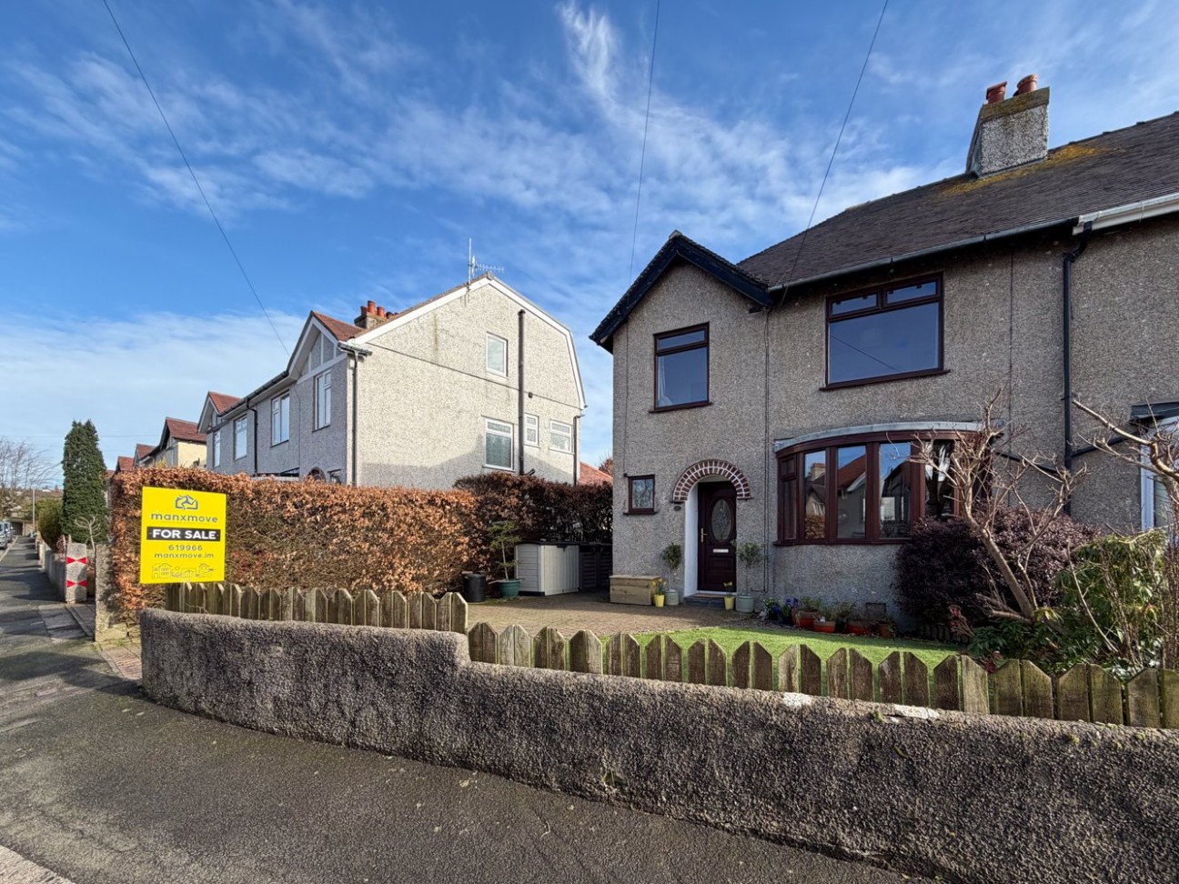 23, Terence Avenue, Douglas, IM2 5BN. — Photo 2 of 26