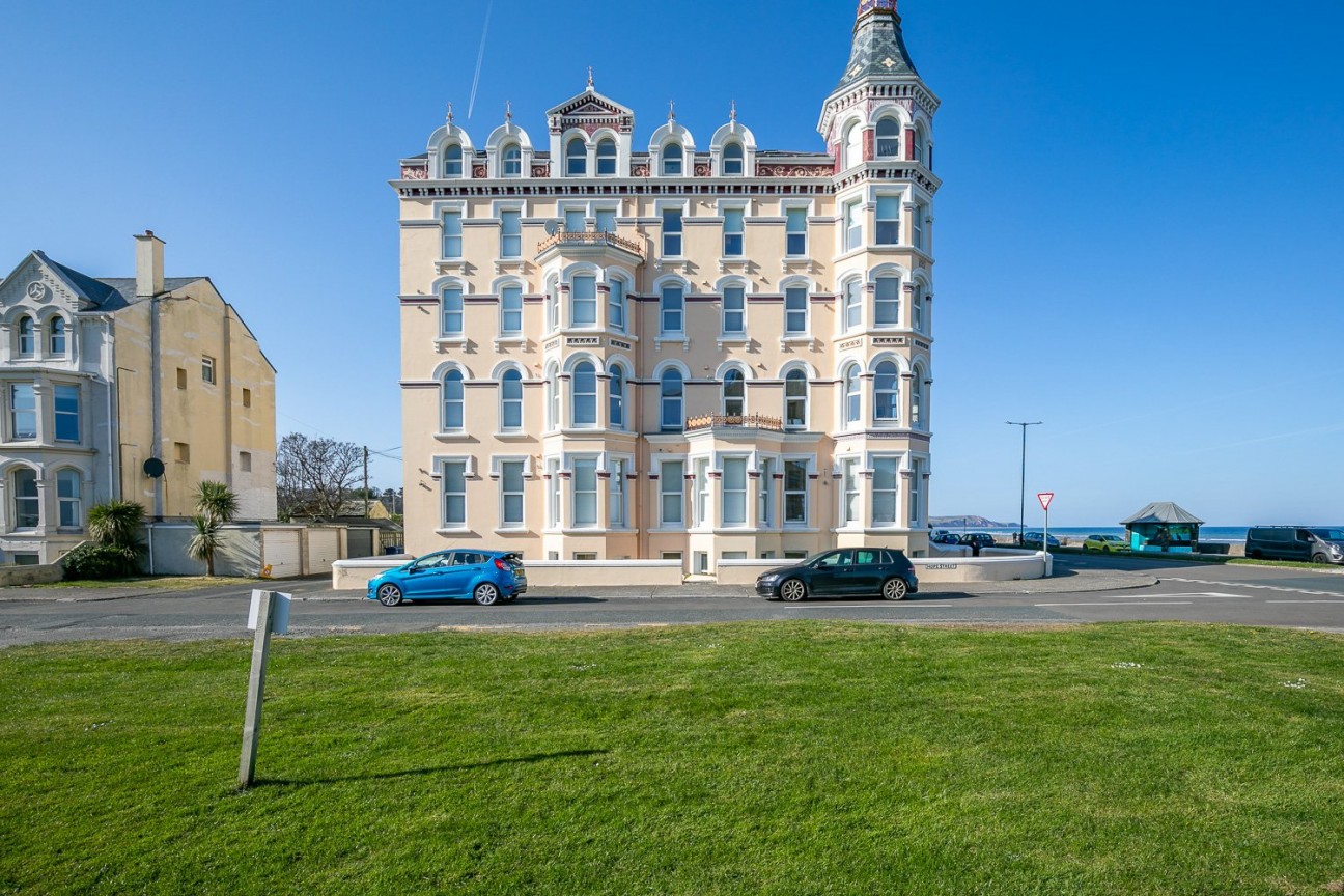 Belvedere Court, Flat 10, Mooragh Promenade, Ramsey, IM8 3AG. — Photo 2 of 14