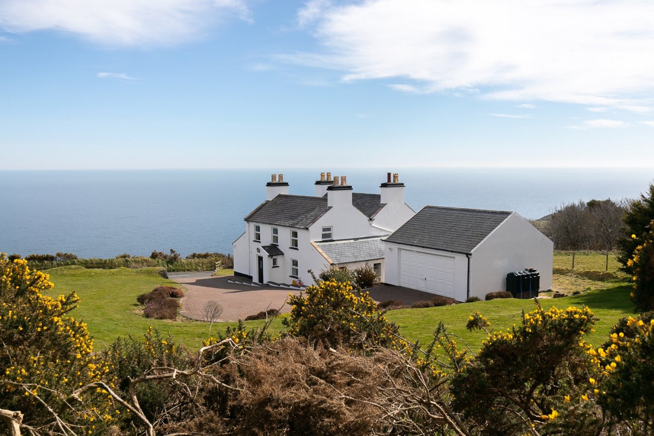 Thie-Ny-Dhreem, Laxey, IM4 7PW. — Photo 2 of 37
