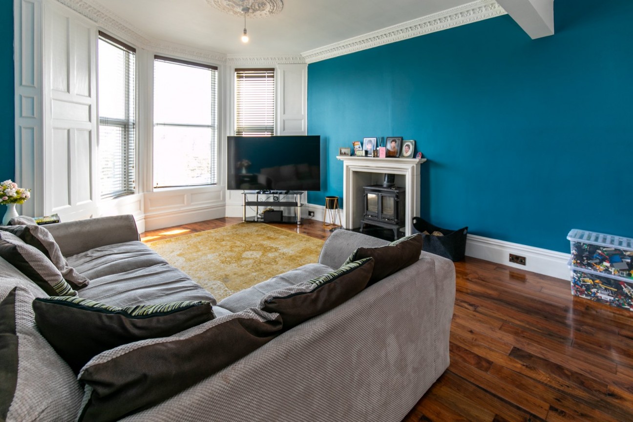 45, Royal Avenue West, Onchan, IM3 1HE. — Photo 4 of 29