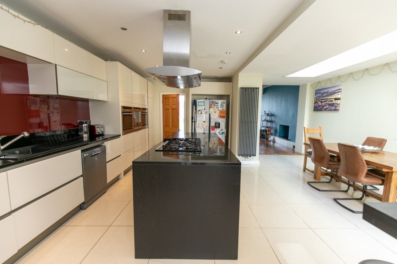 45, Royal Avenue West, Onchan, IM3 1HE. — Photo 5 of 29
