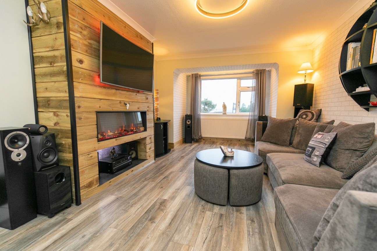 6, Glen Park Drive, Douglas, IM2 6HN. — Photo 4 of 23
