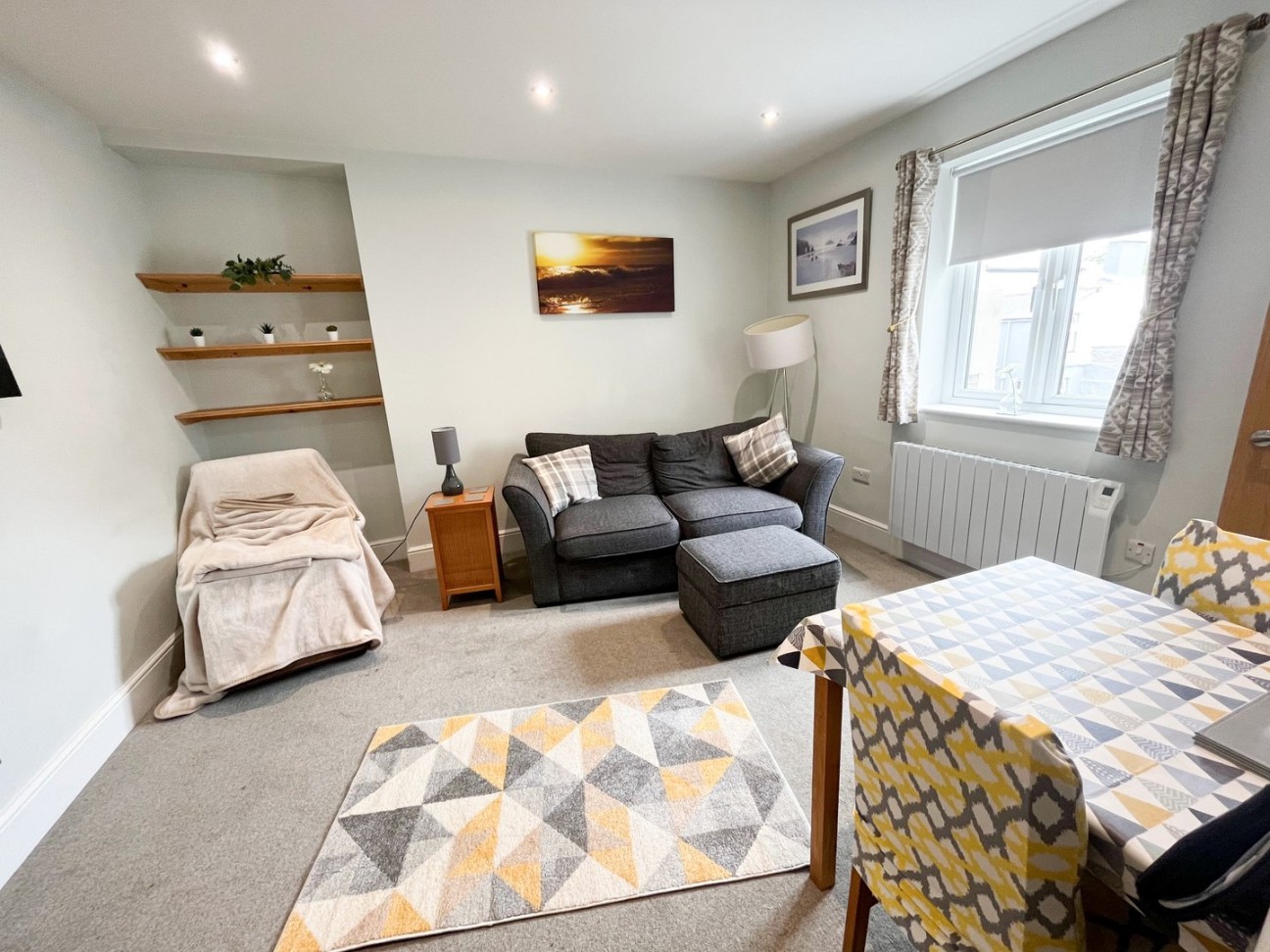 Flat 2, 12, Rosemount, Douglas, IM1 3EU. — Photo 3 of 8