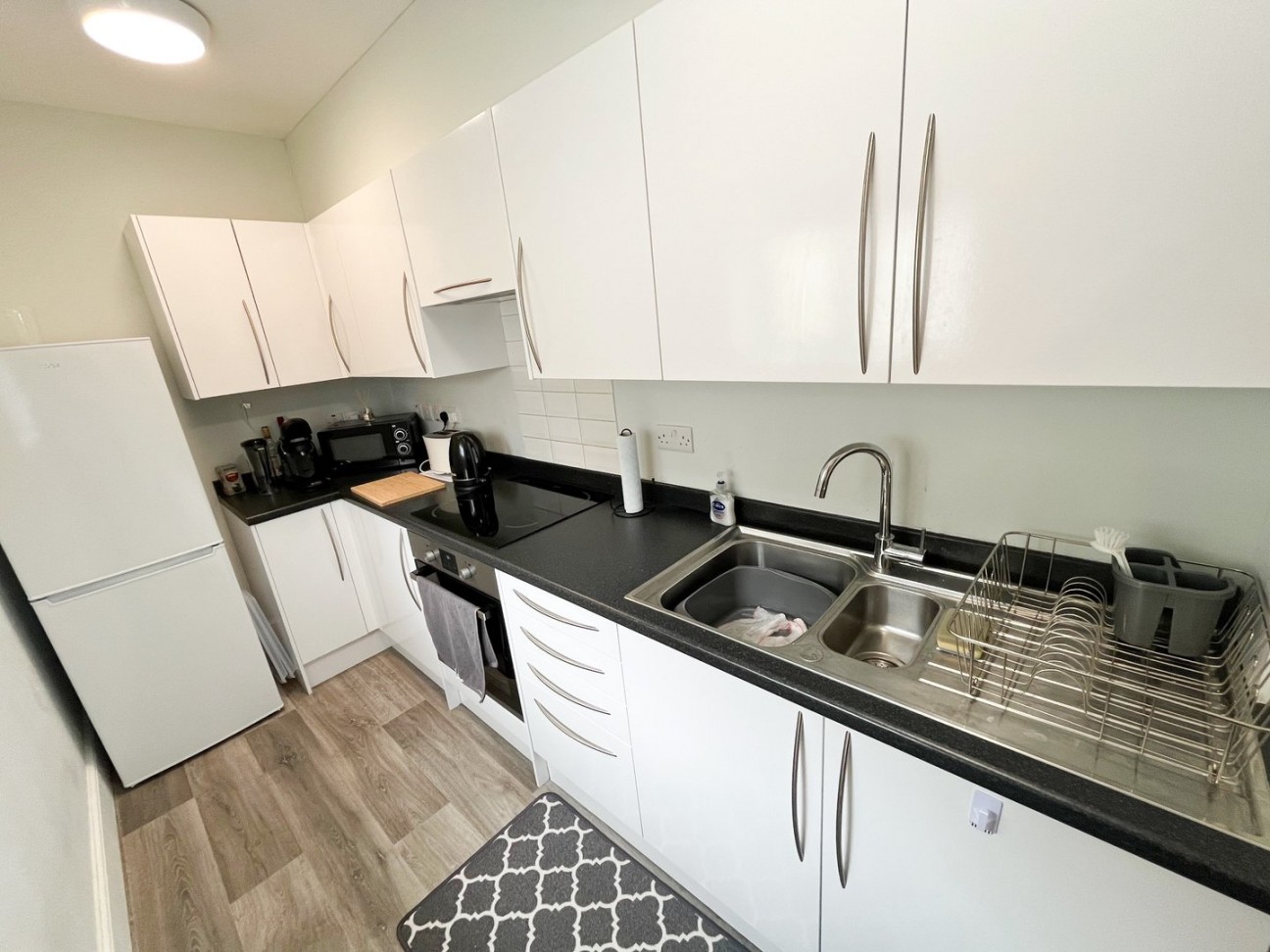 Flat 2, 12, Rosemount, Douglas, IM1 3EU. — Photo 4 of 8