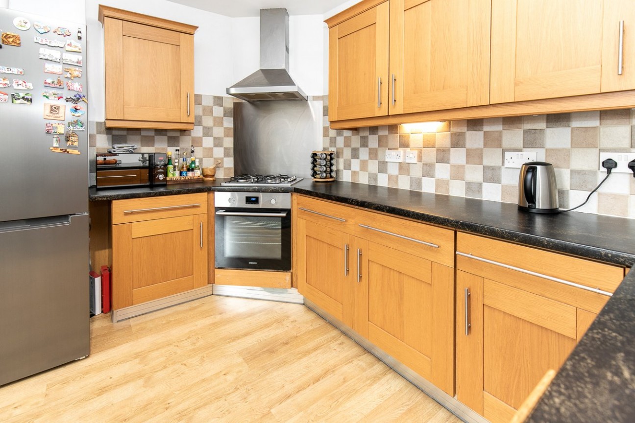 Empress Apartments, Flat 5, 9, Empress Drive, Douglas, IM2 4LQ. — Photo 5 of 13