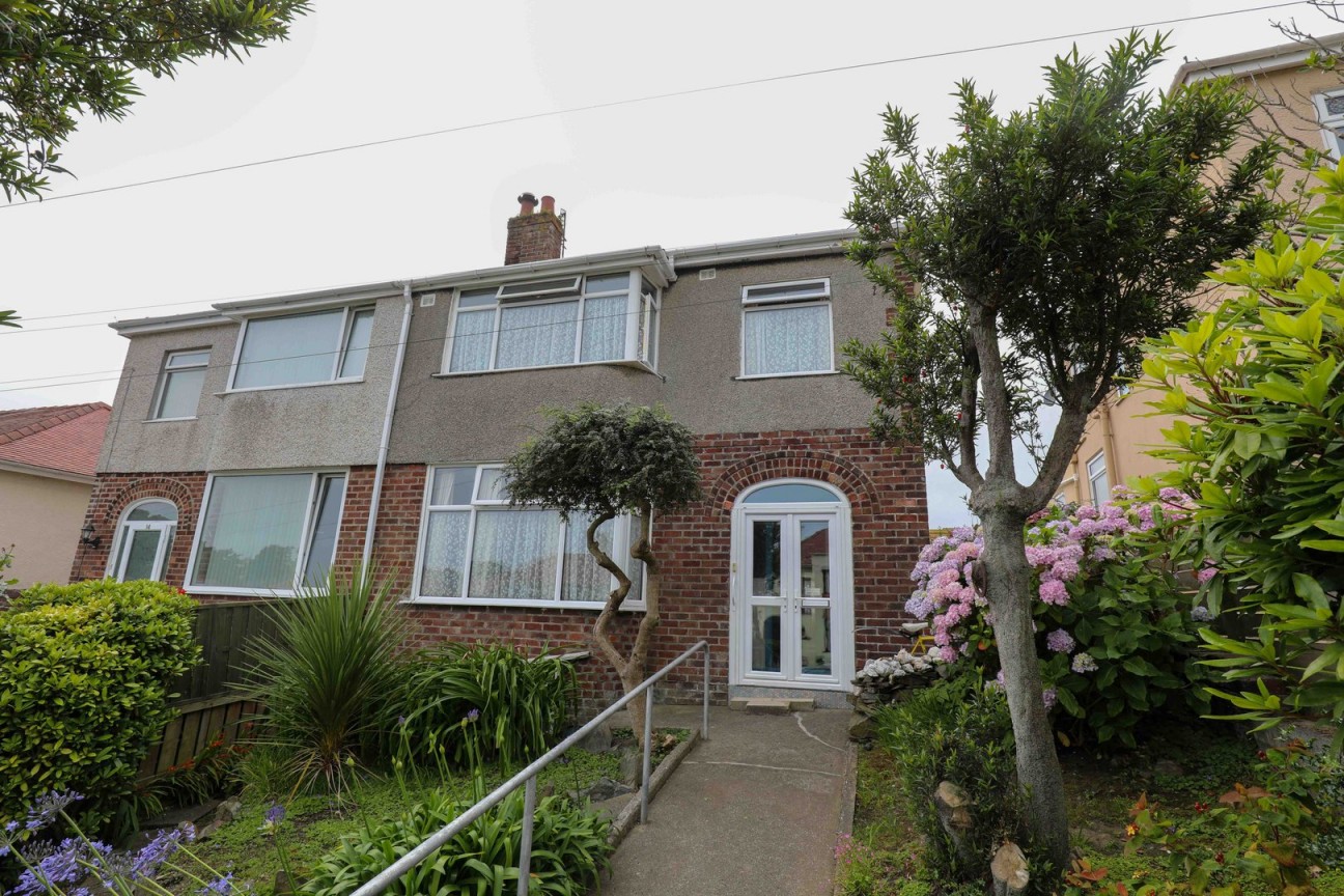 16, St Catherines Drive, Douglas, IM1 4BQ. — Photo 1 of 13