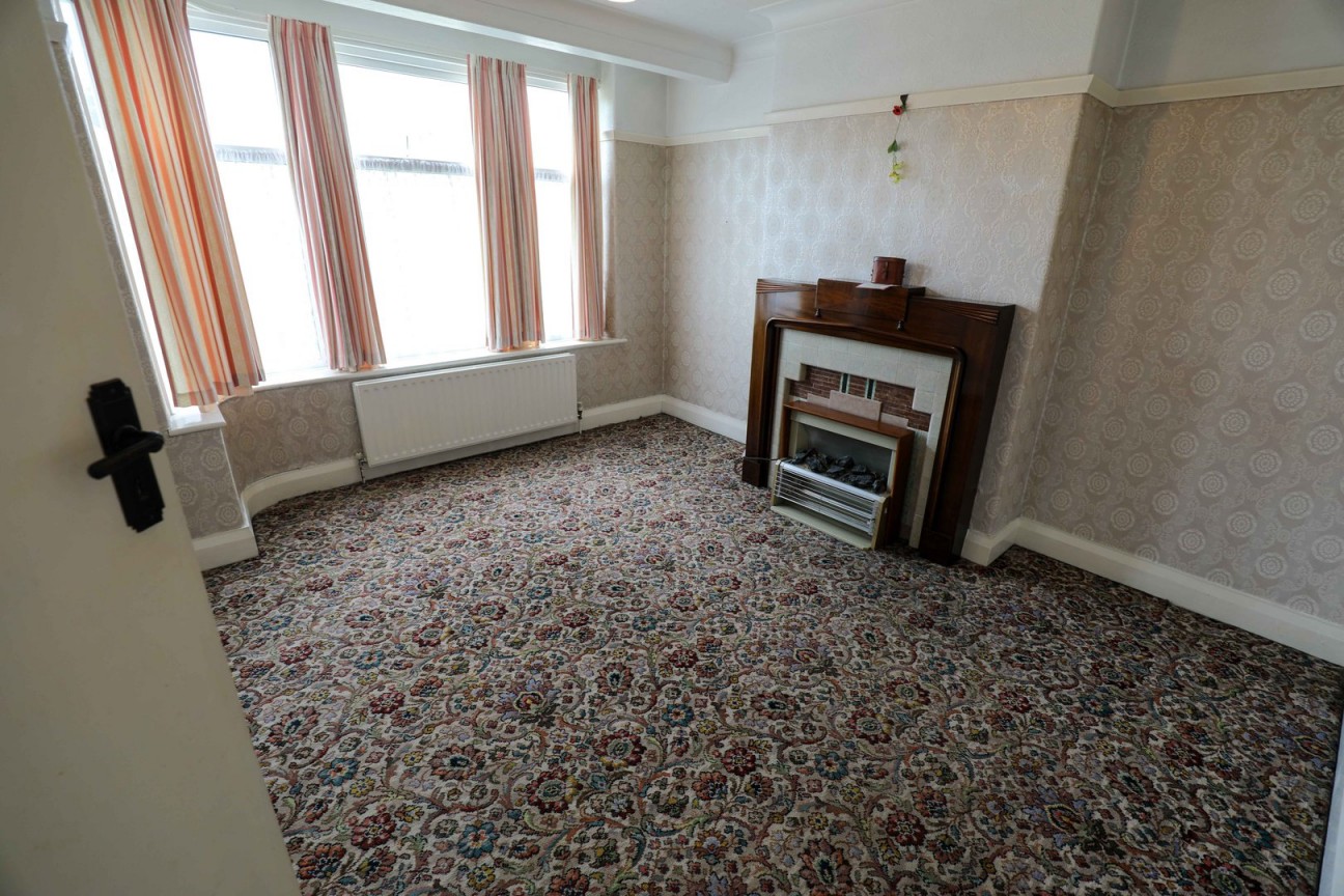16, St Catherines Drive, Douglas, IM1 4BQ. — Photo 2 of 13