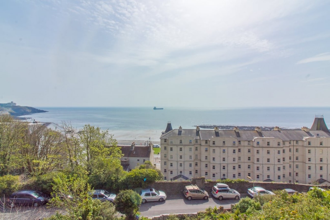 Flat 8, Highgrove Mansions, Switzerland Road, Isle of Man, IM2 4NG, Douglas. — Photo 1 of 21