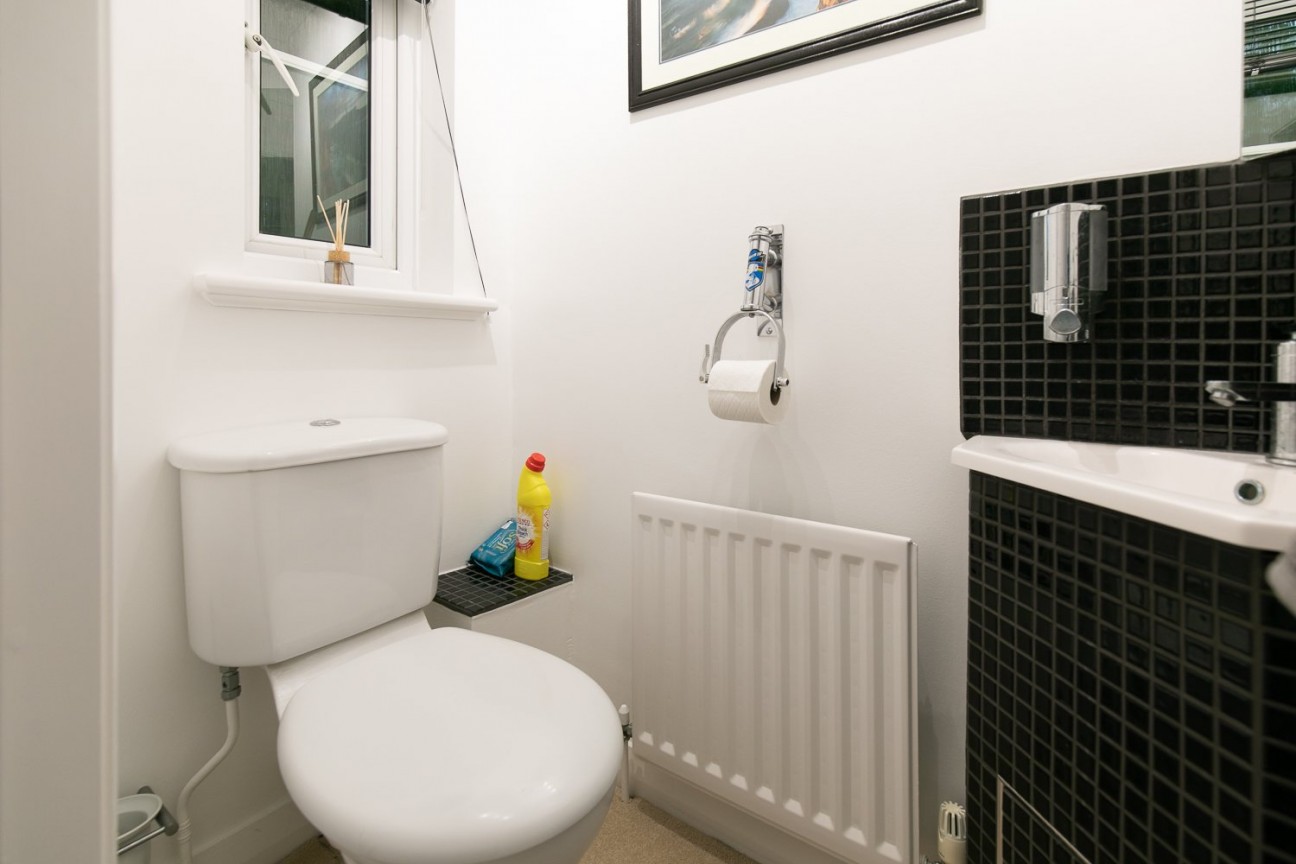 33, Y Vaarney Yiarg, Castletown, Isle of Man, IM9 1HZ. — Photo 3 of 10
