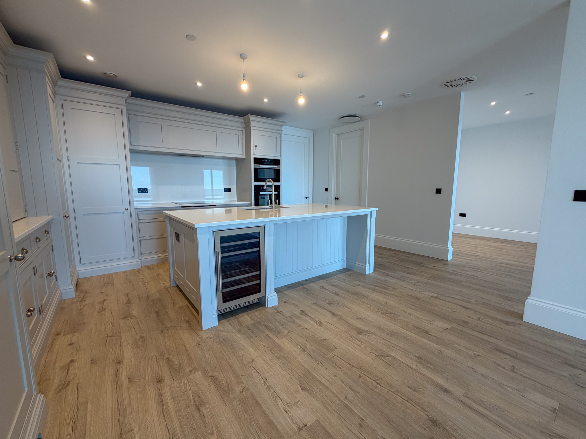 21 Bay Queen Apartments, Port St Mary. — Photo 2 of 26