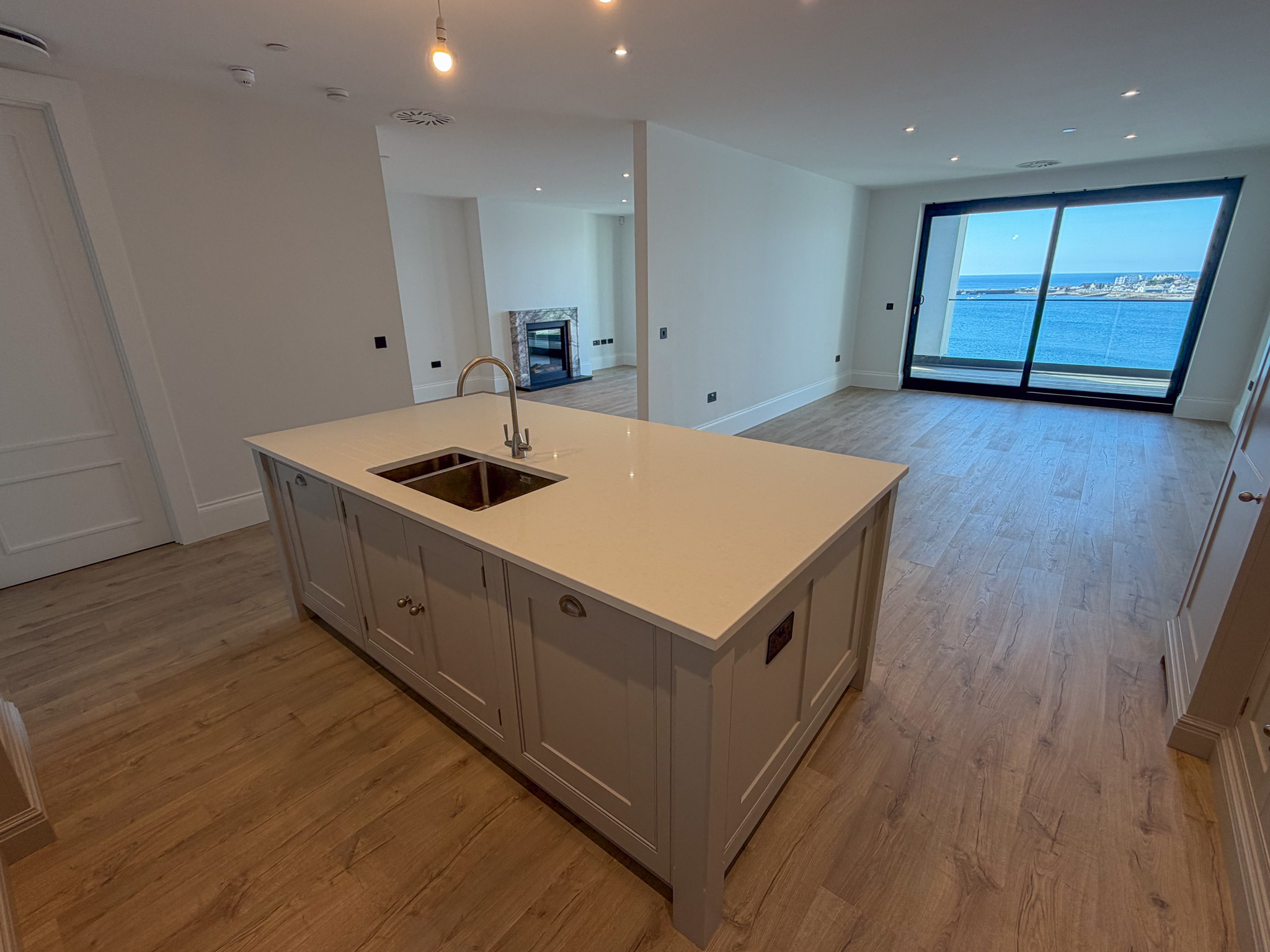 21 Bay Queen Apartments, Port St Mary. — Photo 3 of 26