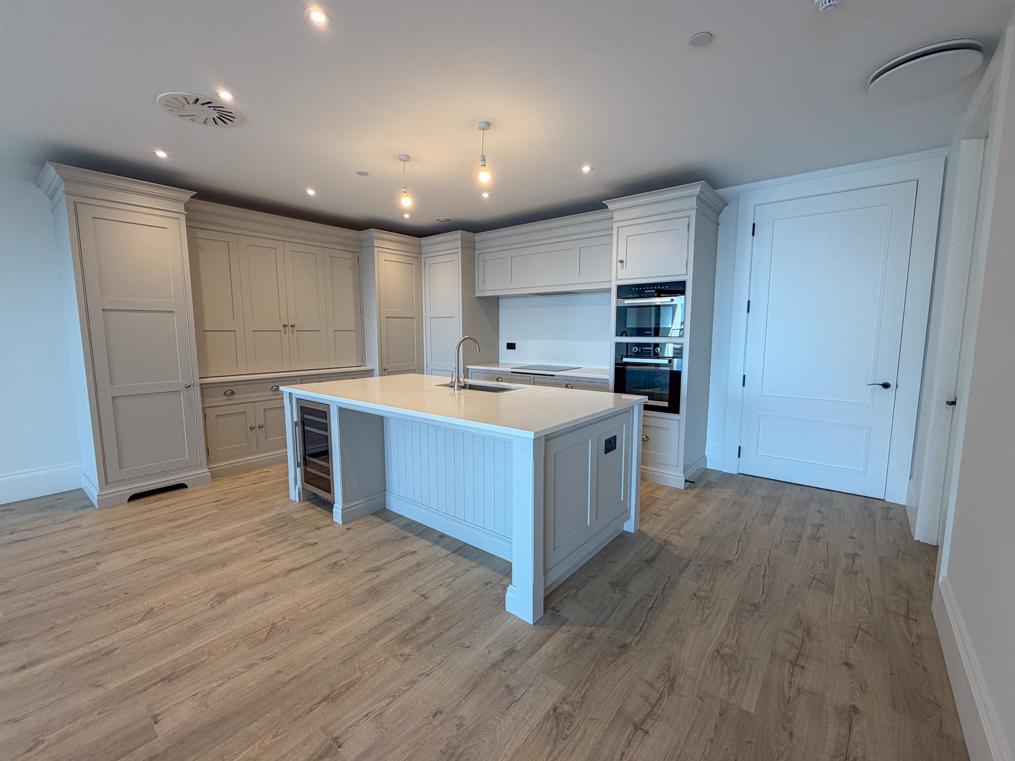21 Bay Queen Apartments, Port St Mary. — Photo 4 of 26
