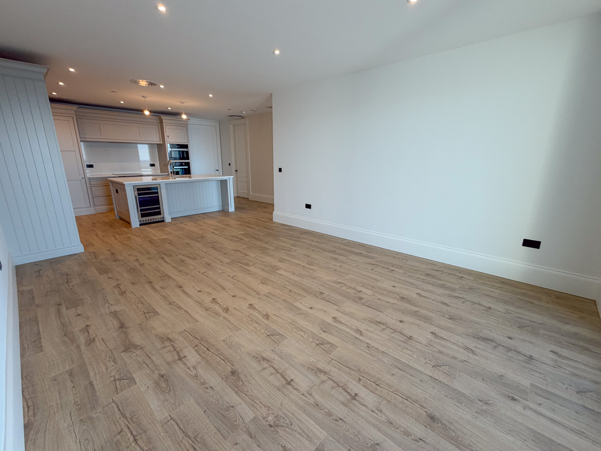 21 Bay Queen Apartments, Port St Mary. — Photo 5 of 26
