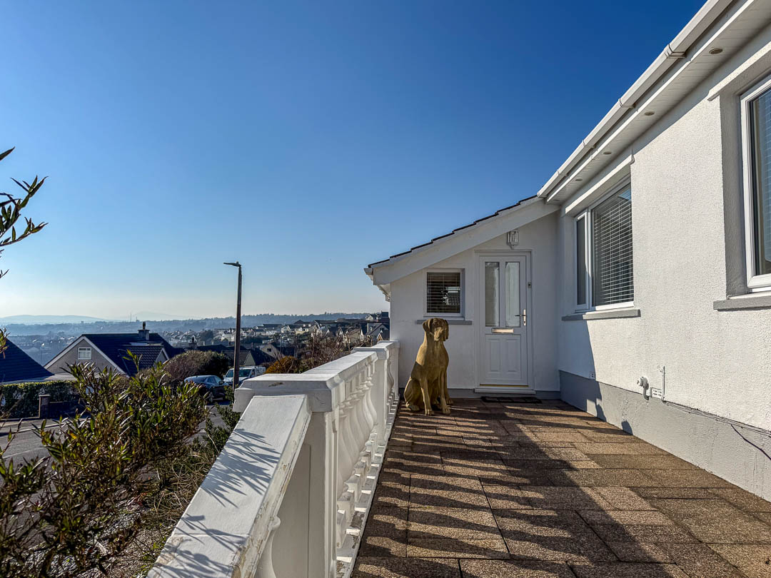 41 Howe Road, Onchan. — Photo 2 of 29