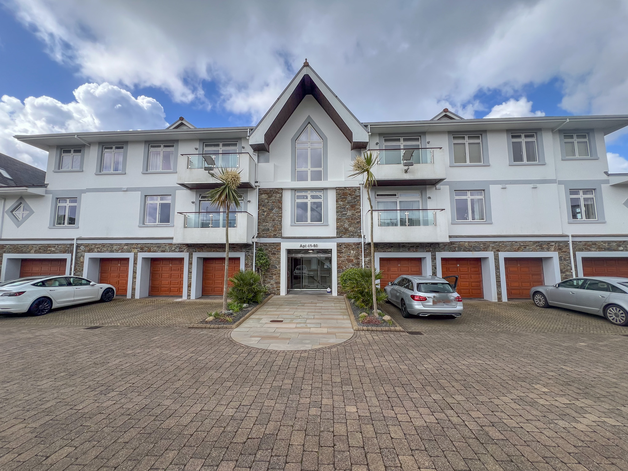 51 Majestic Apartments, Onchan. — Photo 1 of 9