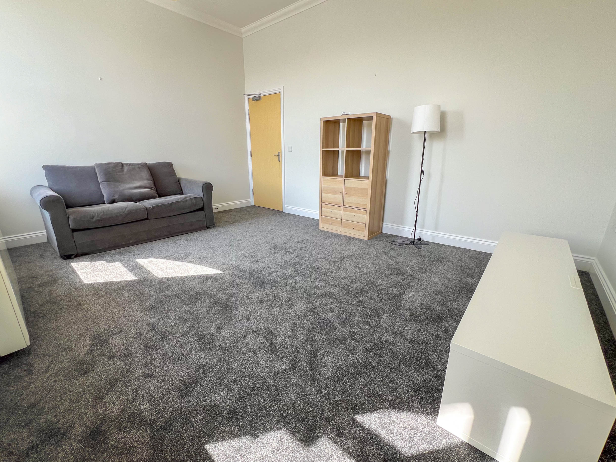 Flat 2 Station Hotel, Port Erin. — Photo 3 of 13