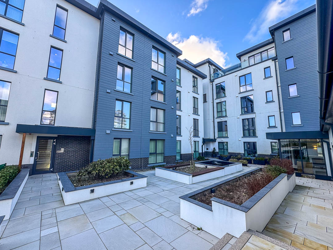 9 Royal Shore Apartments, Port Erin. — Photo 1 of 14