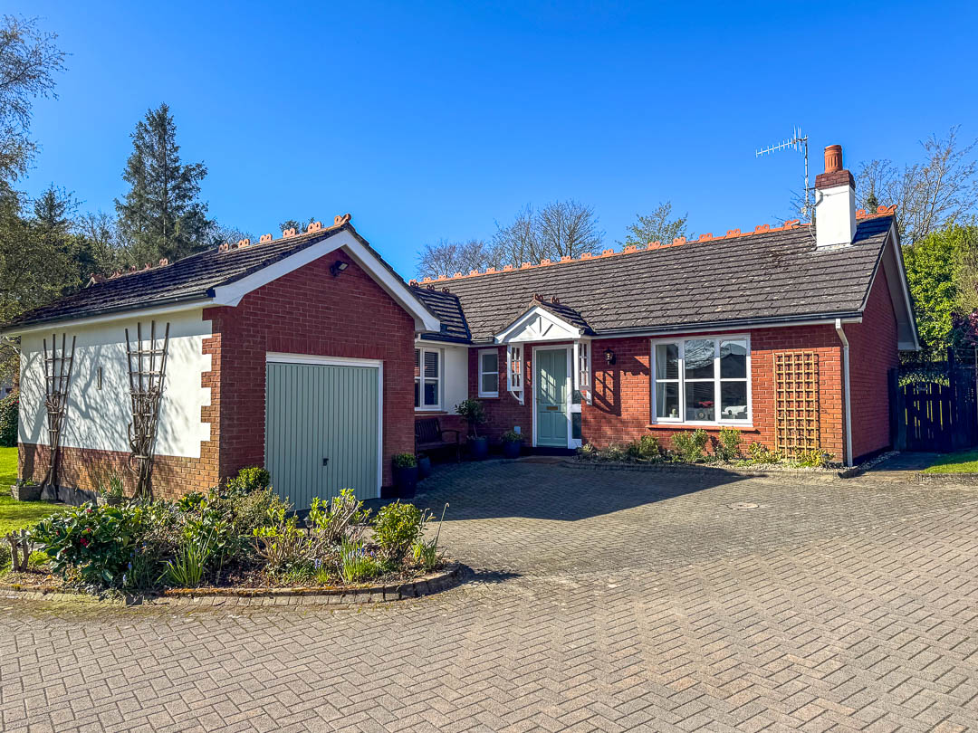 25 The Laurels, Douglas. — Photo 1 of 26