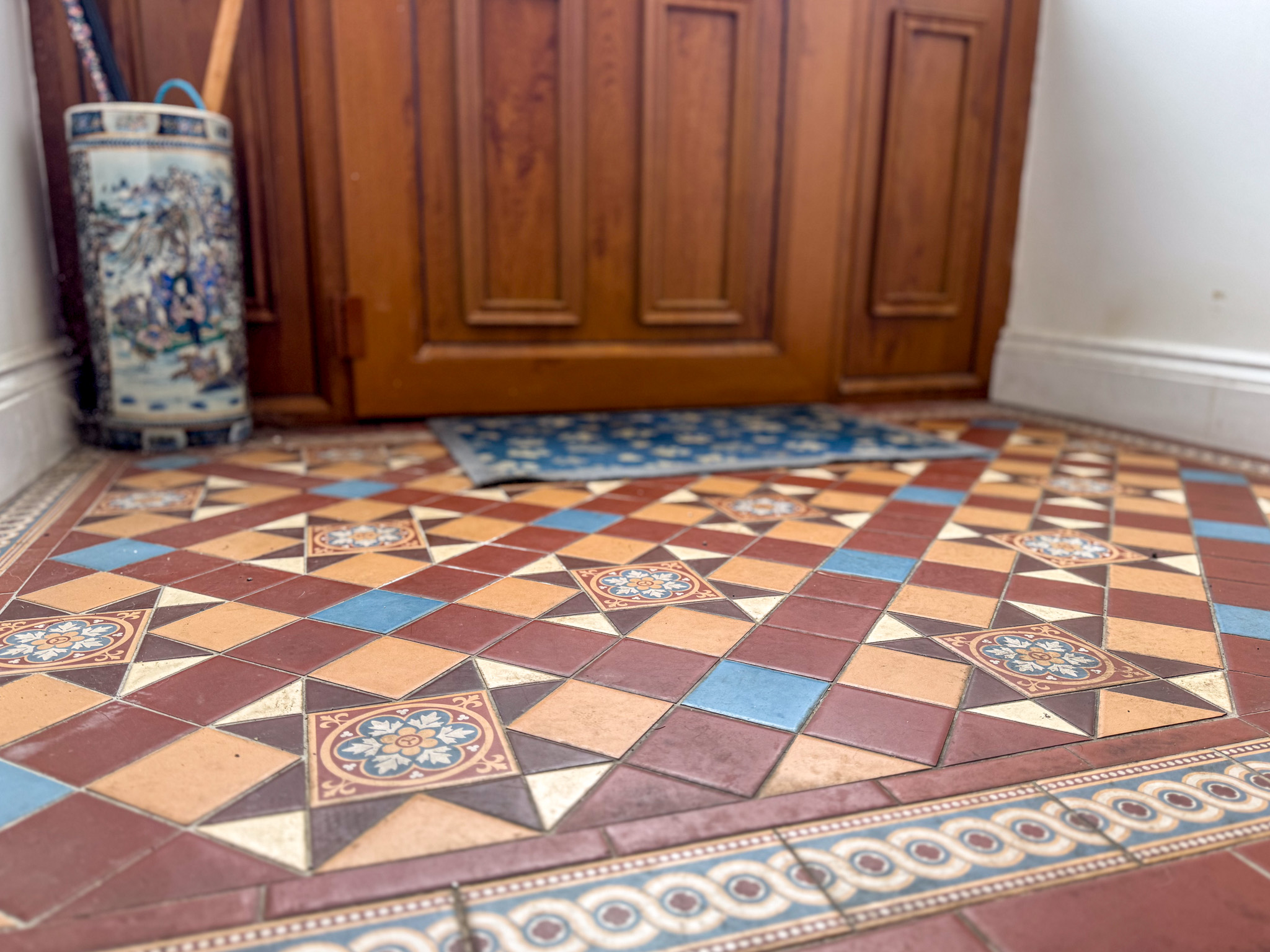 Loghtan House, Clifton Road, Port St Mary. — Photo 3 of 36