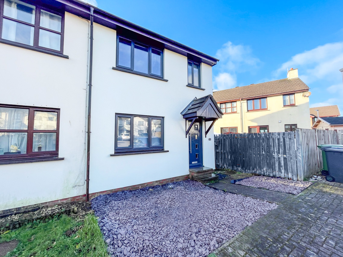 18 Dovescroft, Douglas. — Photo 1 of 15