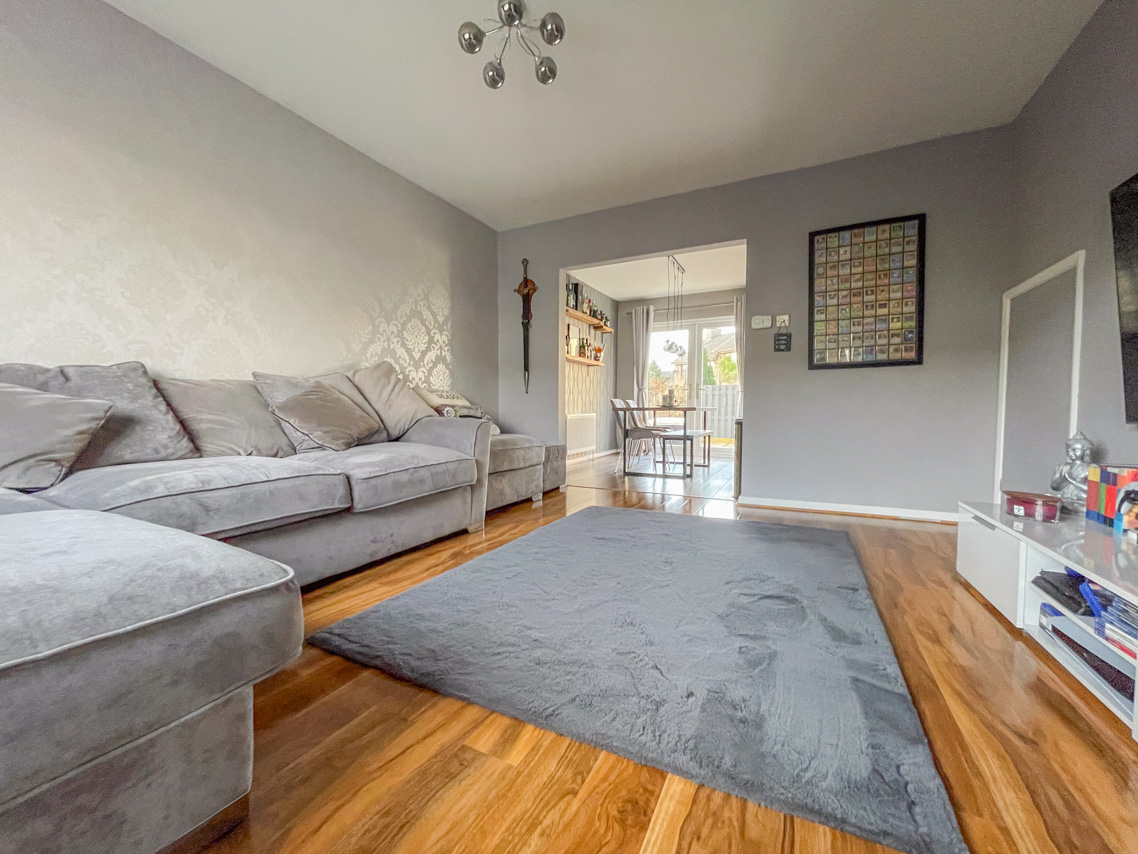 18 Dovescroft, Douglas. — Photo 3 of 15