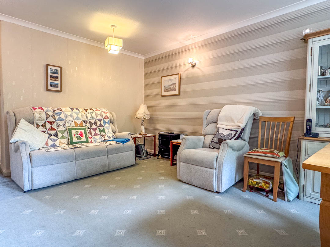 16 Saddle Mews, Douglas. — Photo 3 of 13