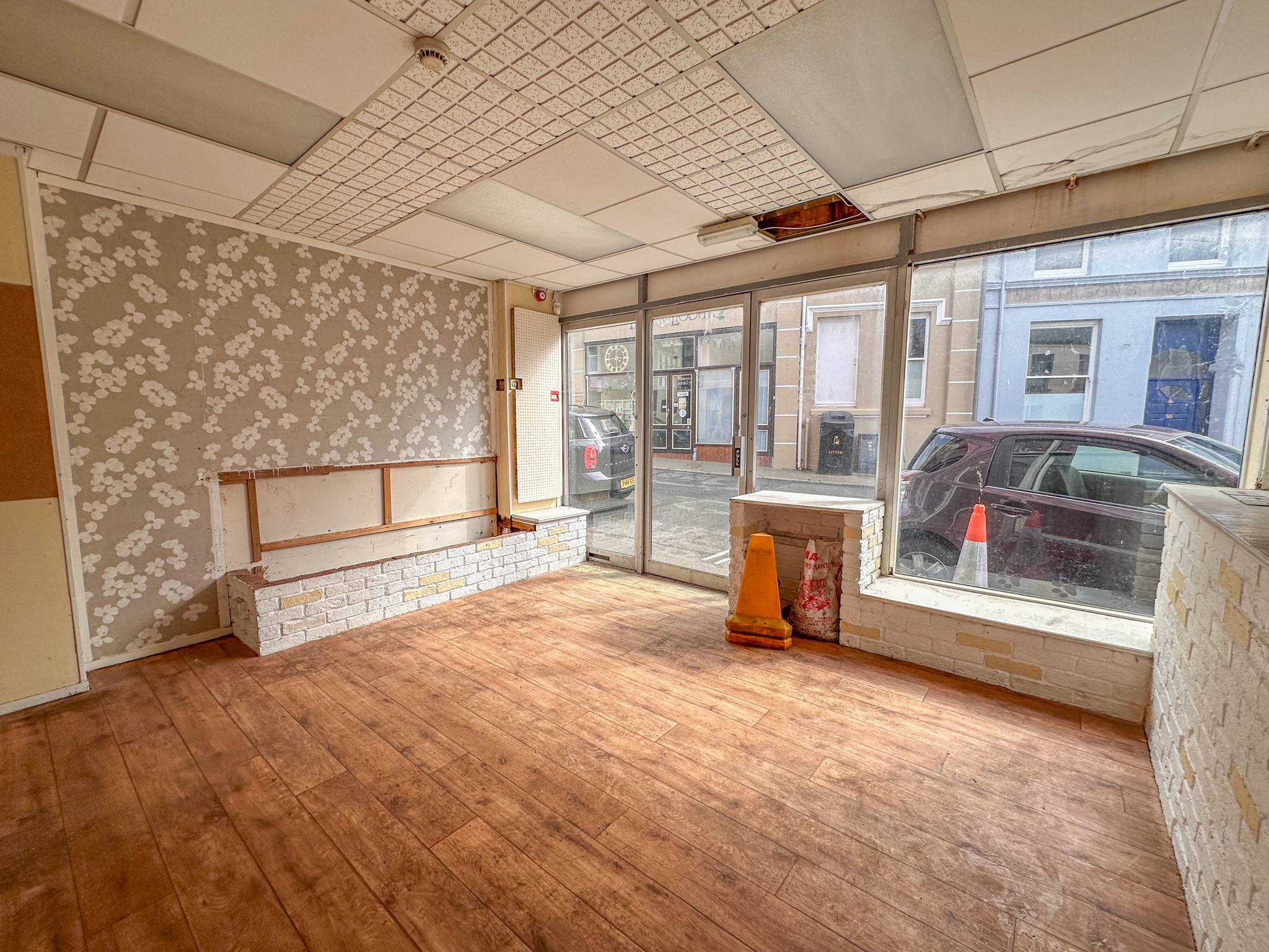 Kingsley House,35 Factory Lane, Peel. — Photo 1 of 17