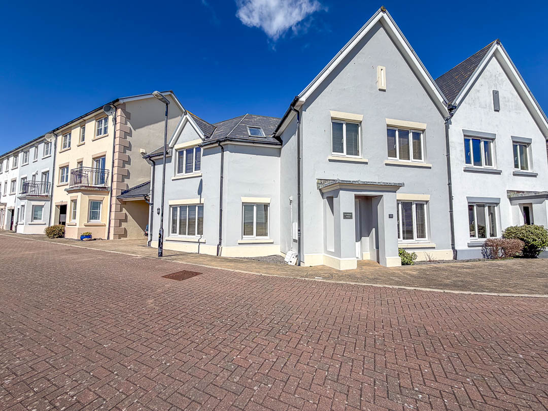13 Knock Rushen, Castletown. — Photo 1 of 31