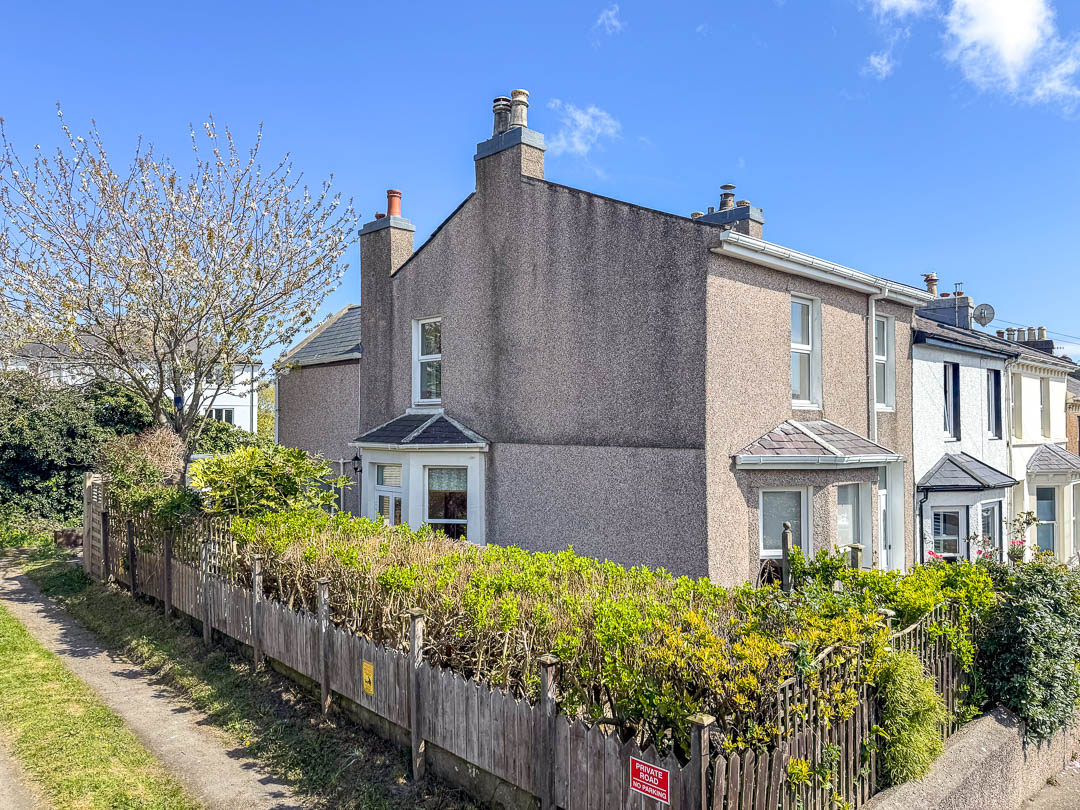 38 Victoria Avenue, Douglas. — Photo 1 of 29