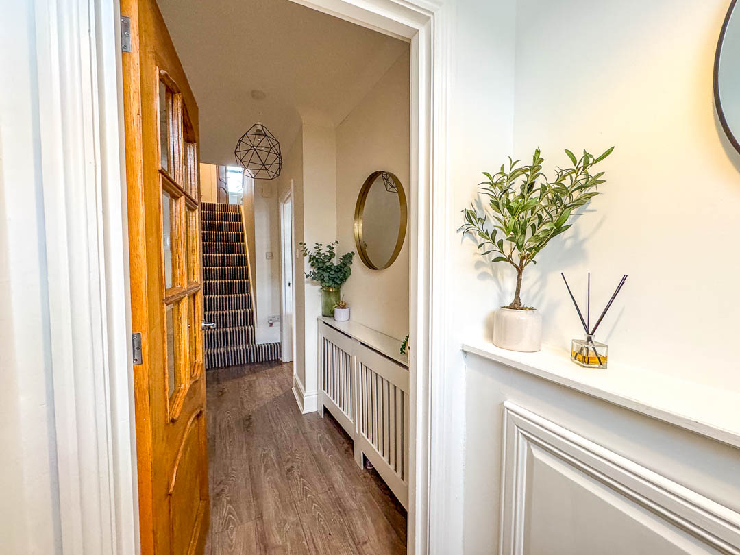 18 Victoria Avenue, Douglas. — Photo 3 of 25