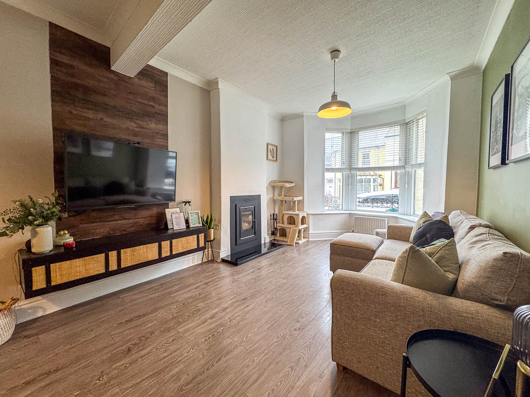 18 Victoria Avenue, Douglas. — Photo 4 of 25