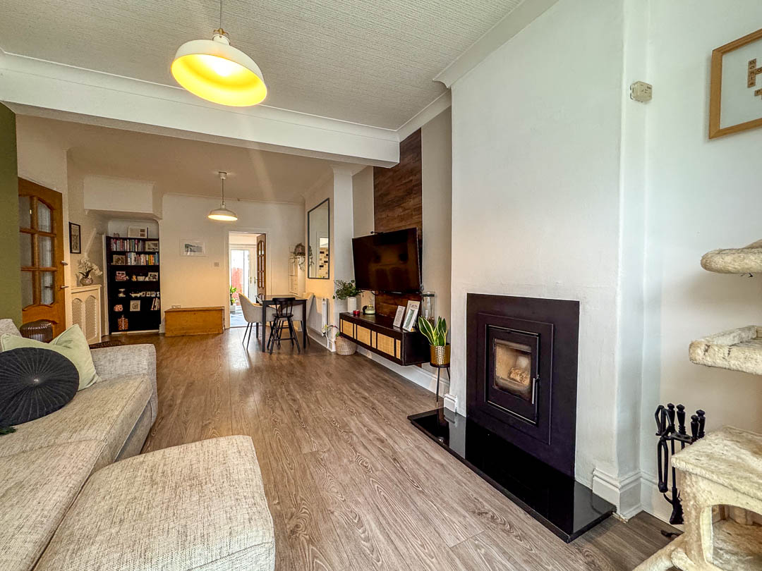 18 Victoria Avenue, Douglas. — Photo 5 of 25
