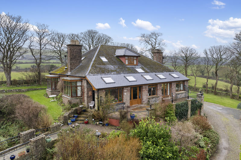 Langtoft Manor, Ballagyr Lane, Peel IM5 2AD. — Photo 1 of 49