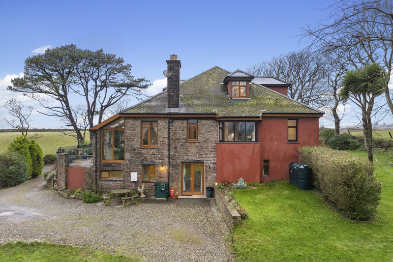 Langtoft Manor, Ballagyr Lane, Peel IM5 2AD. — Photo 2 of 49
